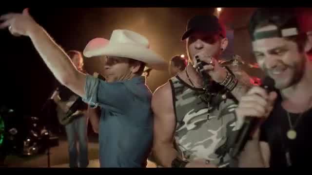 Brantley Gilbert - Small Town Throwdown