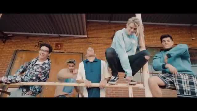 PRETTYMUCH - Hello